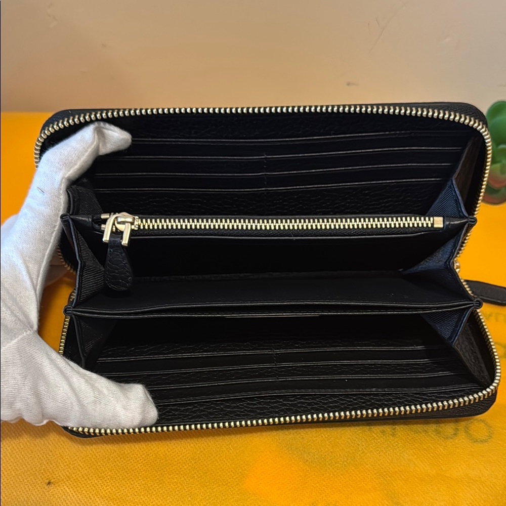 NEW✨Valentino Continental Leather Zip Wallet by Mario Valentino - Picture 9 of 10